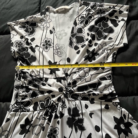 Dress. Knee length - Picture 11 of 16